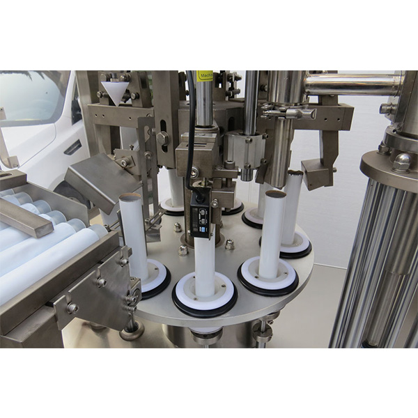 全自动鞋油软管充填封口机