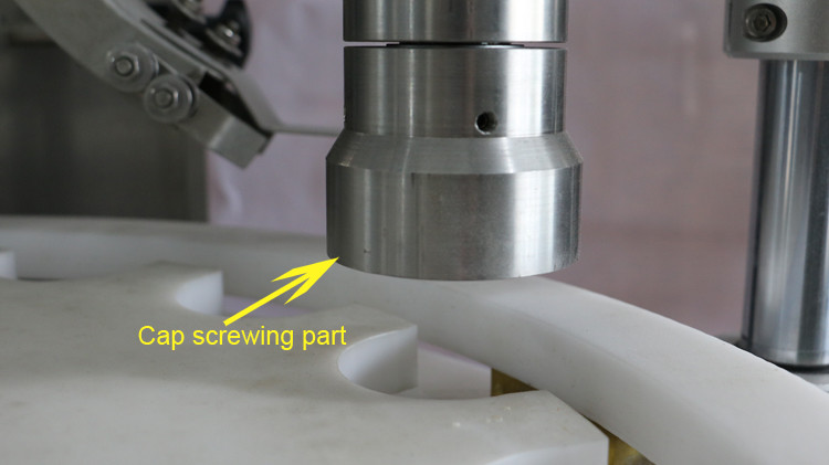 500毫升带盖密封和星形轮运行的圆瓶灌装机